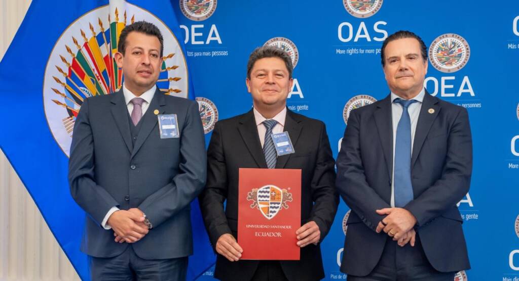 Dr. Sergio Madrazo posando con representantes del Diálogo Hemisférico de Gobiernos Subnacionales en la OEA, Washington D.C.